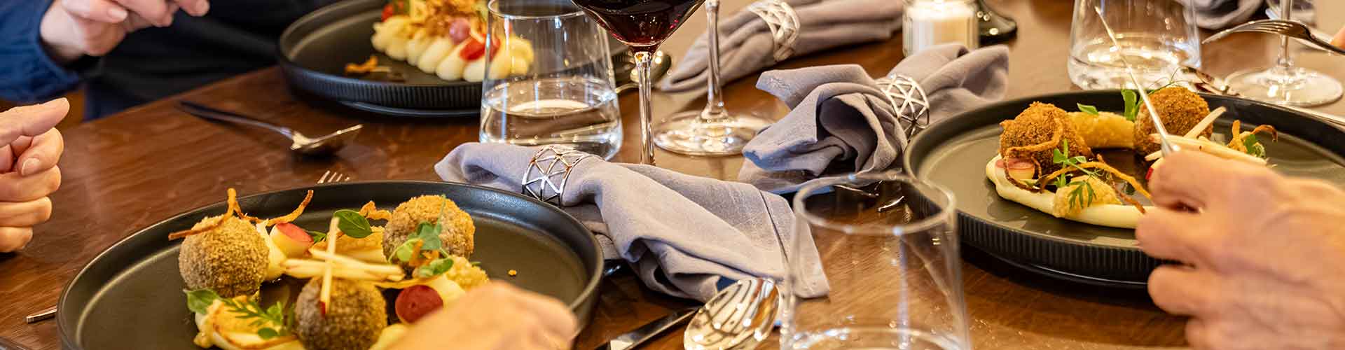 Unterhalb der Burg Trifels