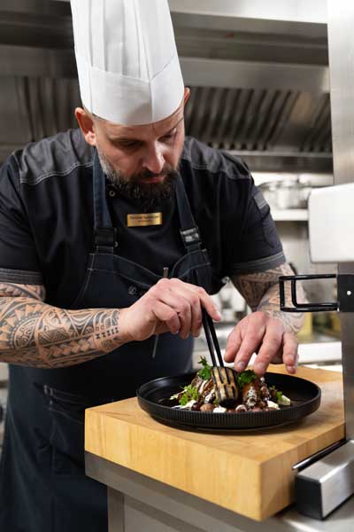 Dominik Spielberger ist der Chef Restaurants Storchentor in der historischen Altstadt von Annweiler